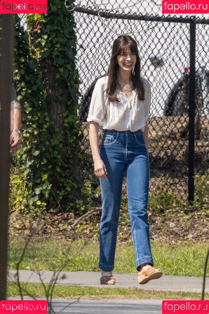 Anne Hathaway / ahathawaynews / annehathaway / heatherannie Onlyfans Photo Gallery 
