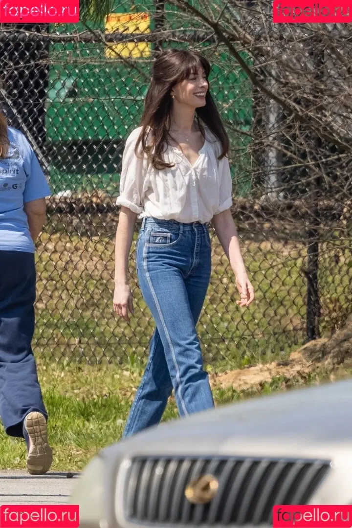 Anne Hathaway / ahathawaynews / annehathaway / heatherannie Onlyfans Photo Gallery 