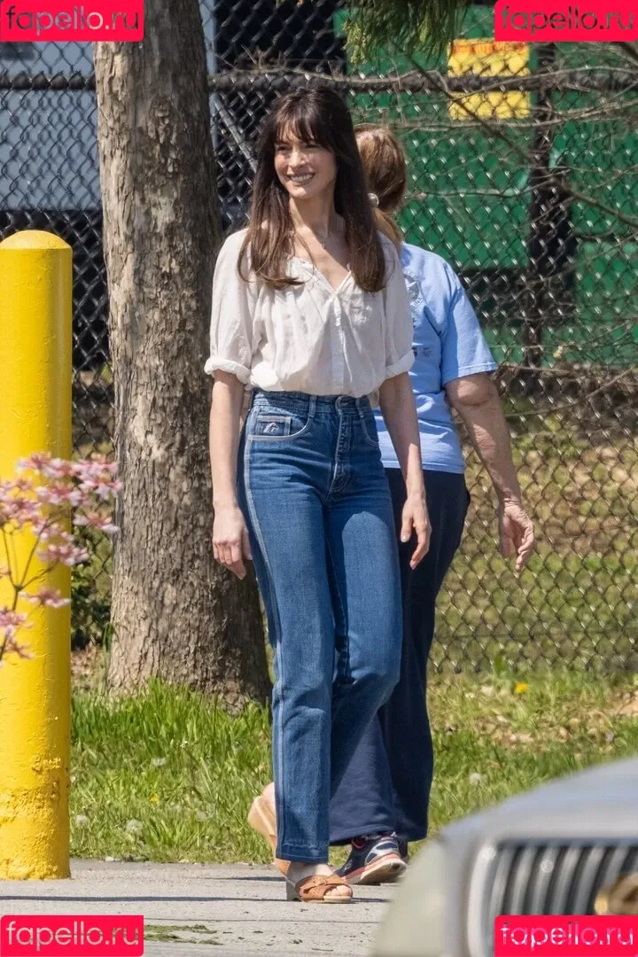 Anne Hathaway / ahathawaynews / annehathaway / heatherannie Onlyfans Photo Gallery 