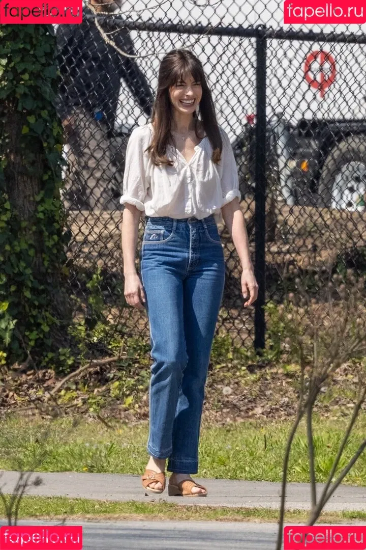 Anne Hathaway / ahathawaynews / annehathaway / heatherannie Onlyfans Photo Gallery 