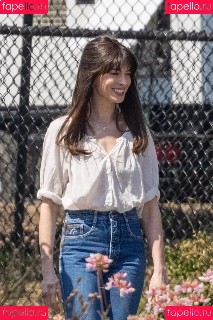 Anne Hathaway / ahathawaynews / annehathaway / heatherannie Onlyfans Photo Gallery 