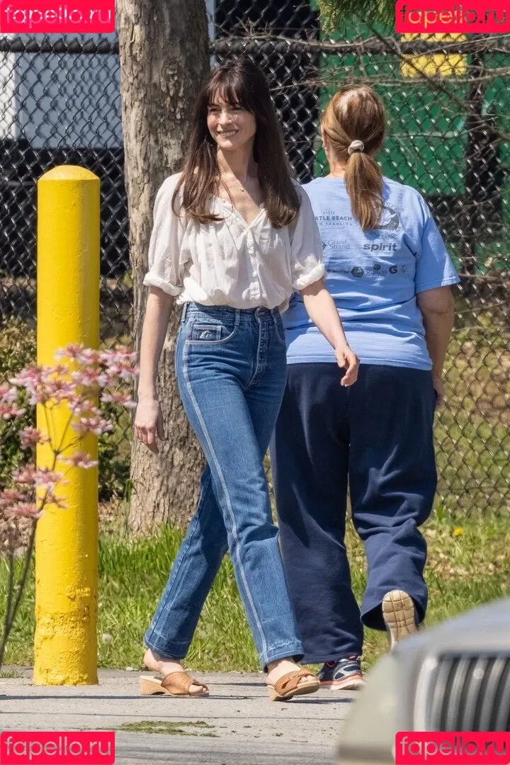 Anne Hathaway / ahathawaynews / annehathaway / heatherannie Onlyfans Photo Gallery 