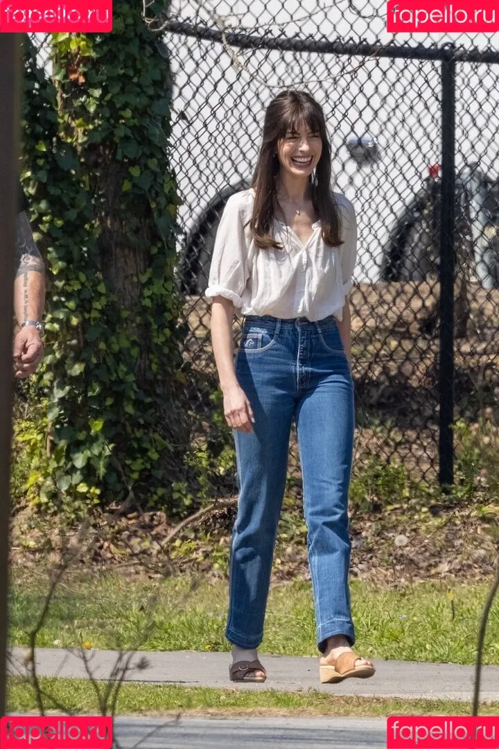 Anne Hathaway / ahathawaynews / annehathaway / heatherannie Onlyfans Photo Gallery 