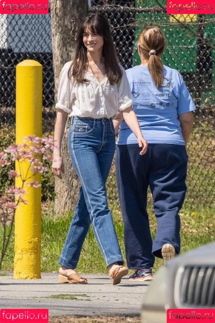 Anne Hathaway / ahathawaynews / annehathaway / heatherannie Onlyfans Photo Gallery 