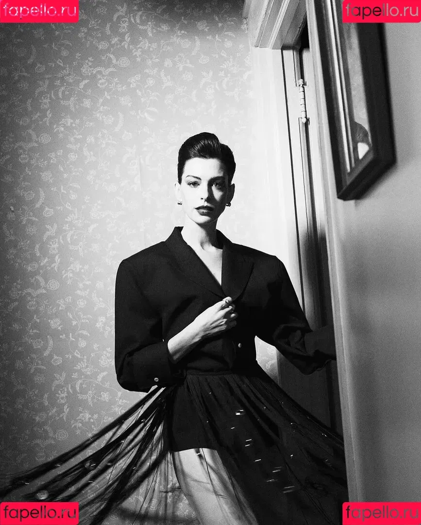 Anne Hathaway / ahathawaynews / annehathaway / heatherannie Onlyfans Photo Gallery 