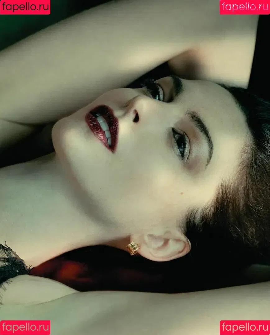 Anne Hathaway / ahathawaynews / annehathaway / heatherannie Onlyfans Photo Gallery 
