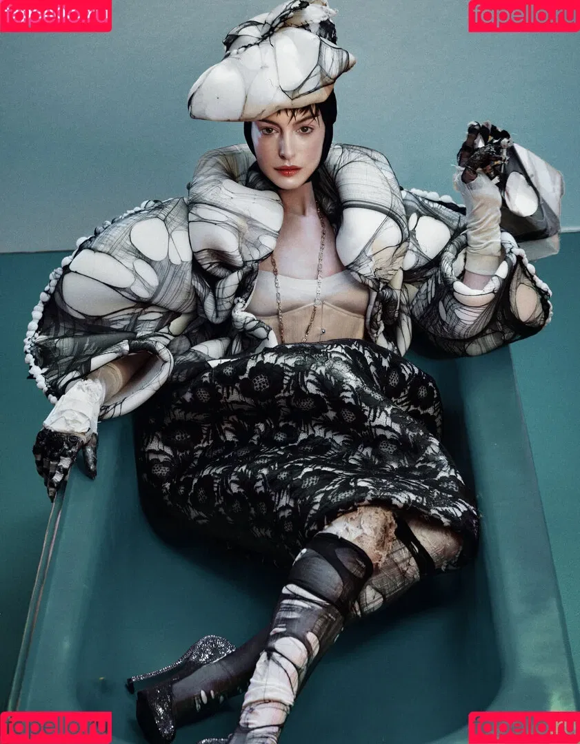 Anne Hathaway / ahathawaynews / annehathaway / heatherannie Onlyfans Photo Gallery 