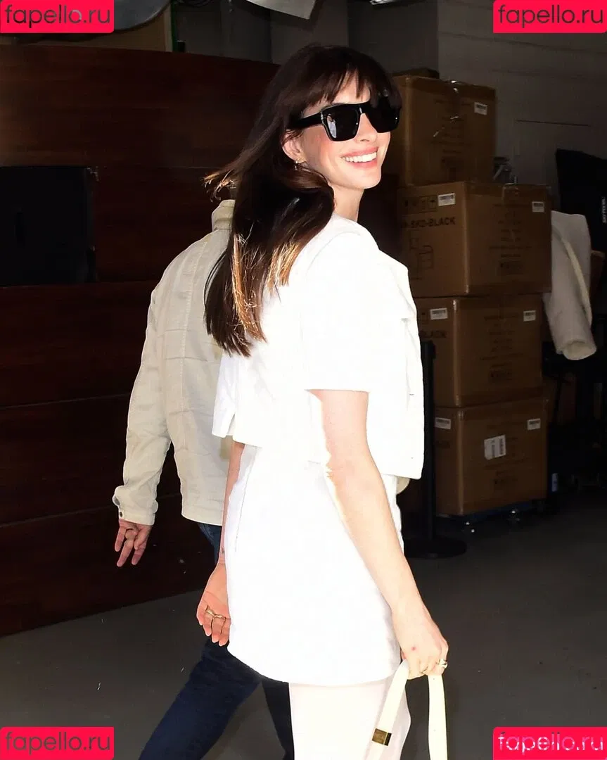 Anne Hathaway / ahathawaynews / annehathaway / heatherannie Onlyfans Photo Gallery 