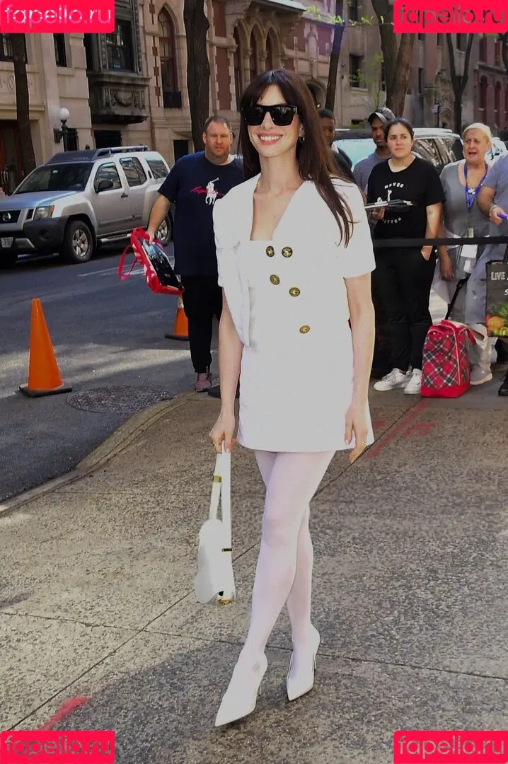 Anne Hathaway / ahathawaynews / annehathaway / heatherannie Onlyfans Photo Gallery 