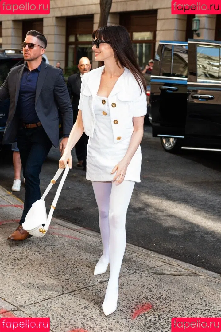Anne Hathaway / ahathawaynews / annehathaway / heatherannie Onlyfans Photo Gallery 