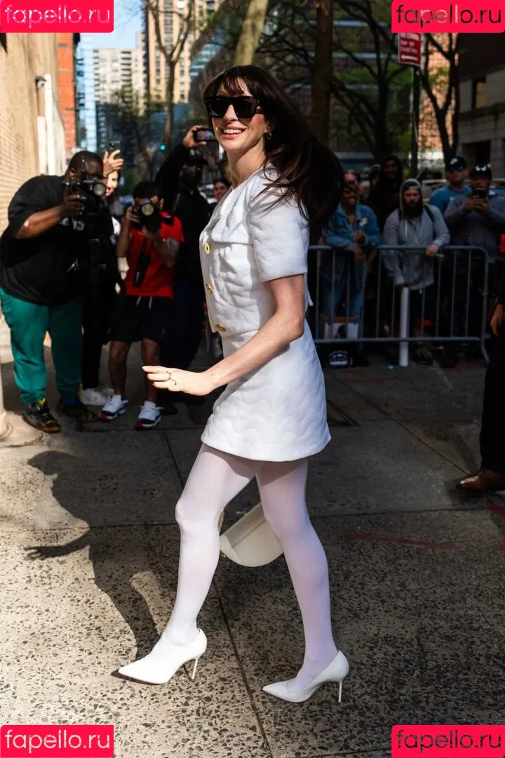 Anne Hathaway / ahathawaynews / annehathaway / heatherannie Onlyfans Photo Gallery 