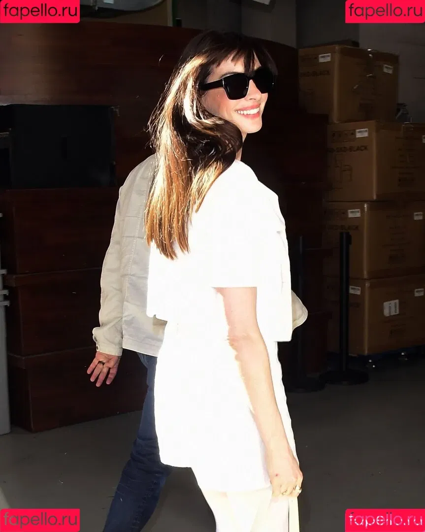 Anne Hathaway / ahathawaynews / annehathaway / heatherannie Onlyfans Photo Gallery 