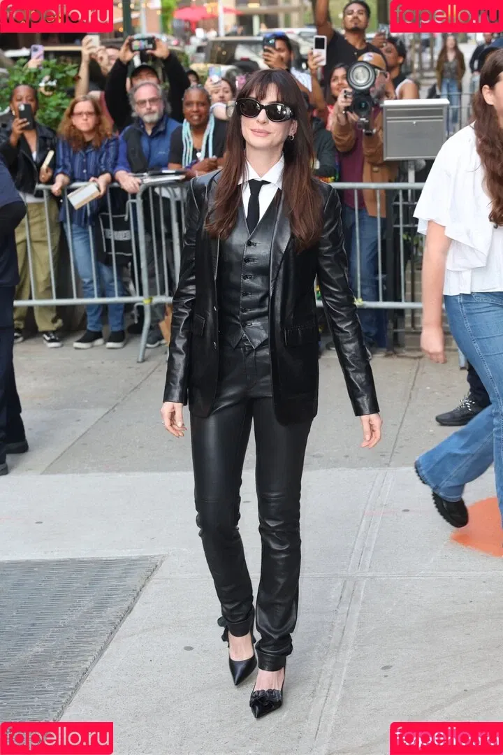 Anne Hathaway / ahathawaynews / annehathaway / heatherannie Onlyfans Photo Gallery 
