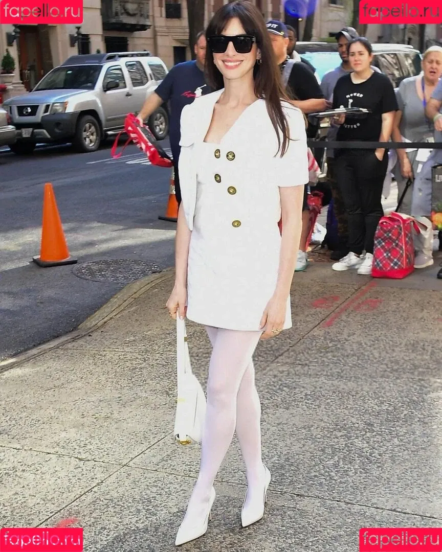 Anne Hathaway / ahathawaynews / annehathaway / heatherannie Onlyfans Photo Gallery 