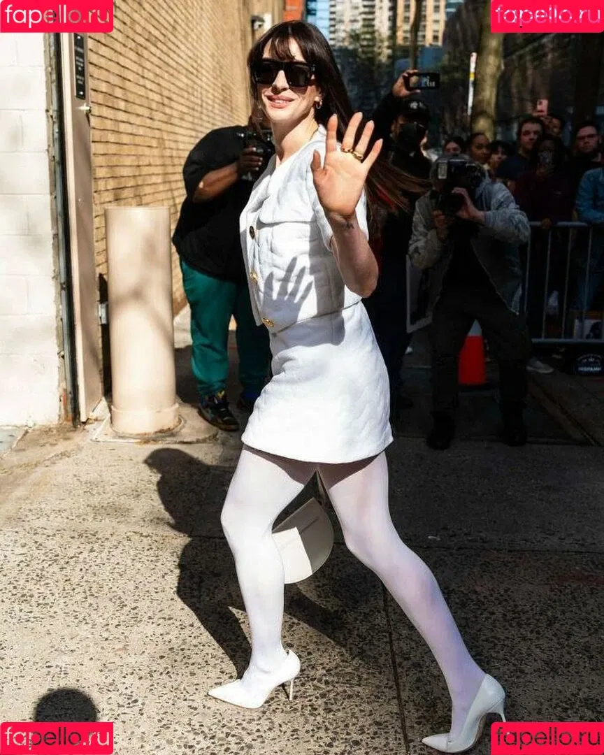 Anne Hathaway / ahathawaynews / annehathaway / heatherannie Onlyfans Photo Gallery 