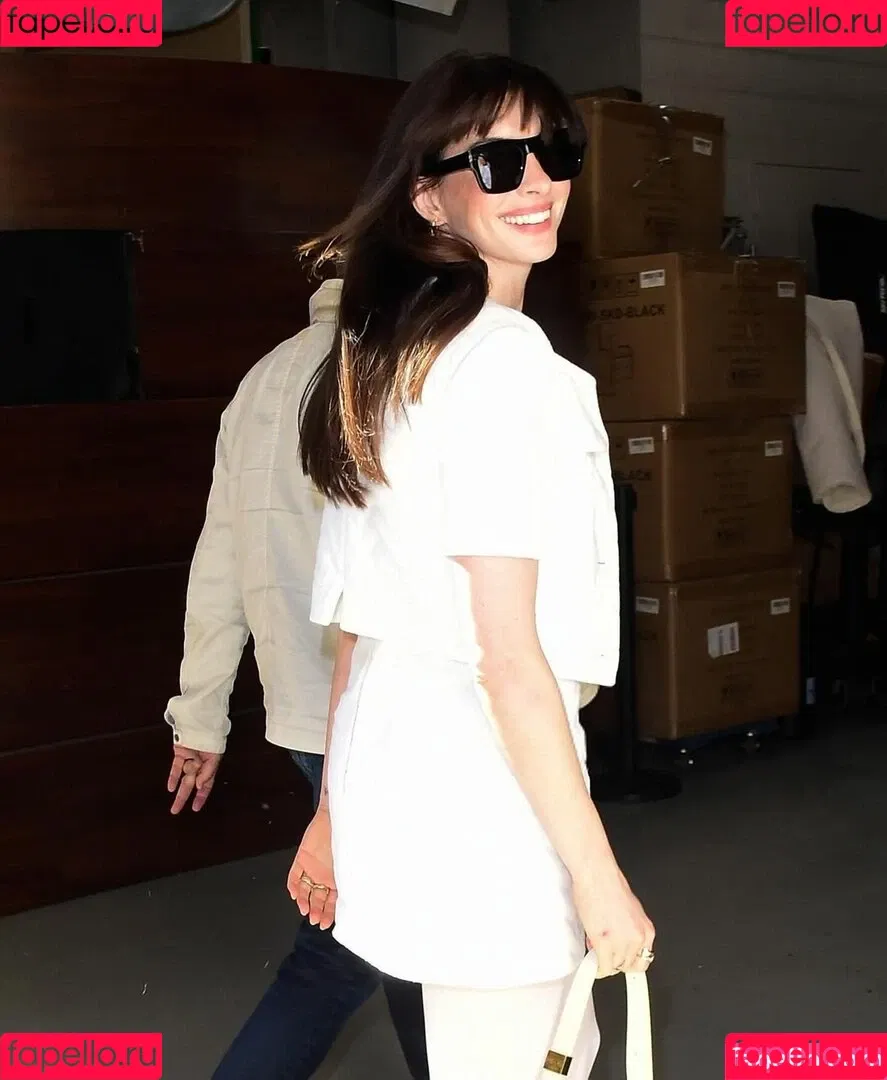 Anne Hathaway / ahathawaynews / annehathaway / heatherannie Onlyfans Photo Gallery 