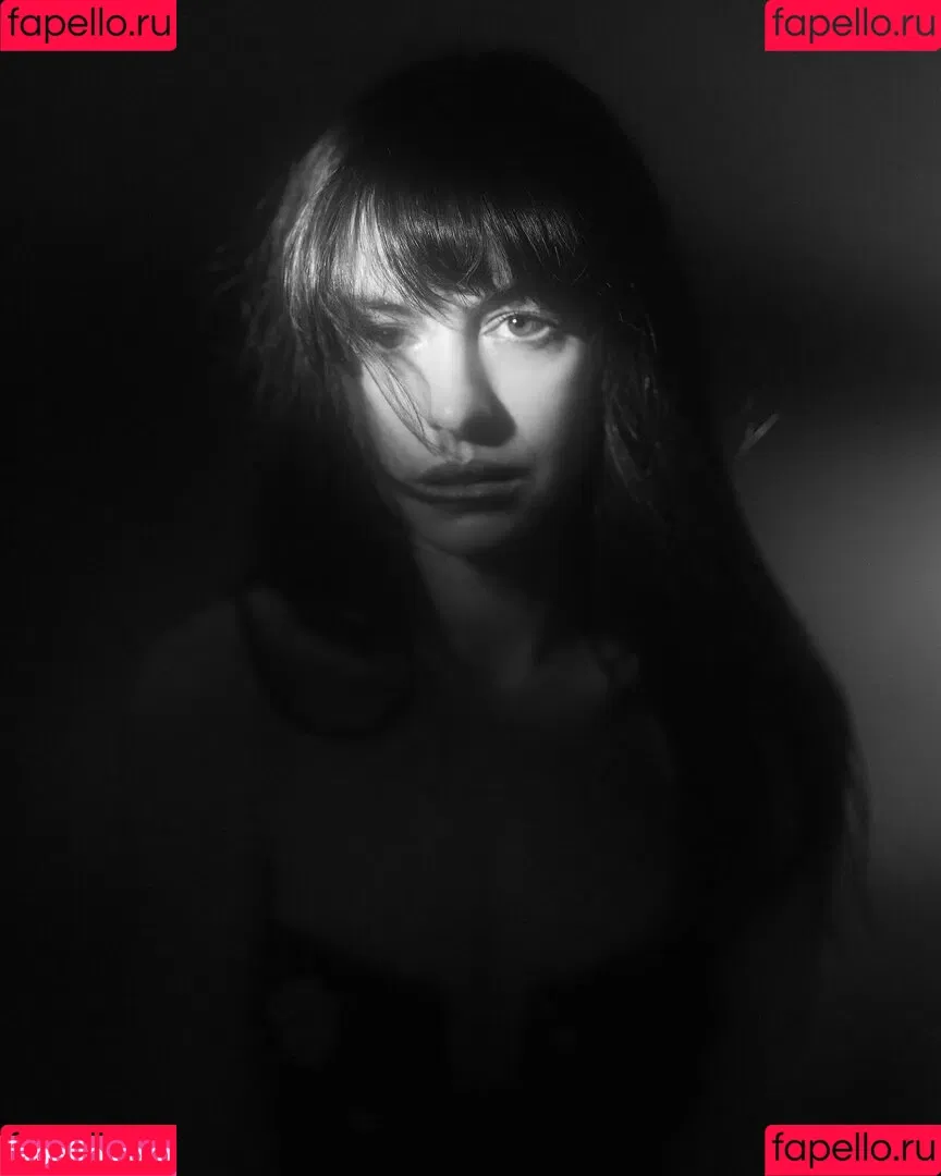 Anne Hathaway / ahathawaynews / annehathaway / heatherannie Onlyfans Photo Gallery 