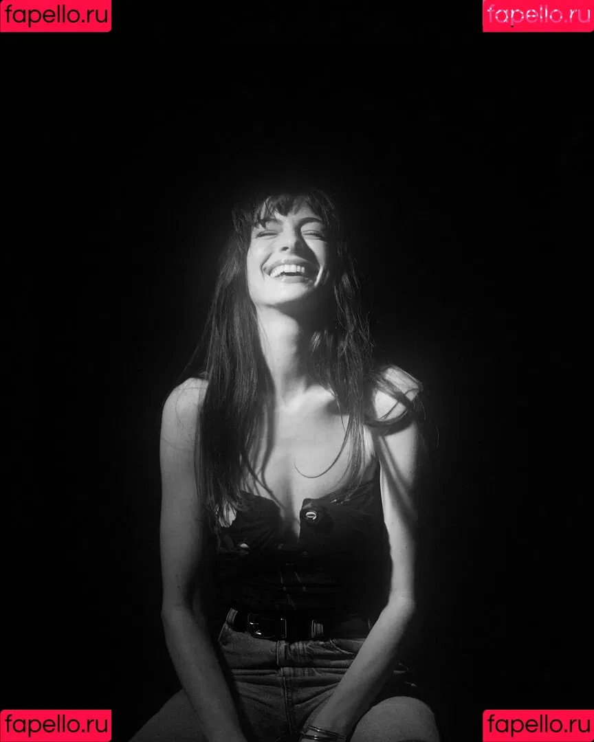 Anne Hathaway / ahathawaynews / annehathaway / heatherannie Onlyfans Photo Gallery 