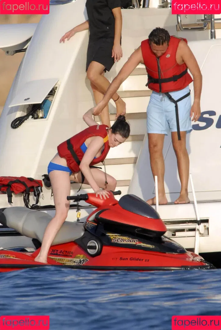 Anne Hathaway / ahathawaynews / annehathaway / heatherannie Onlyfans Photo Gallery 