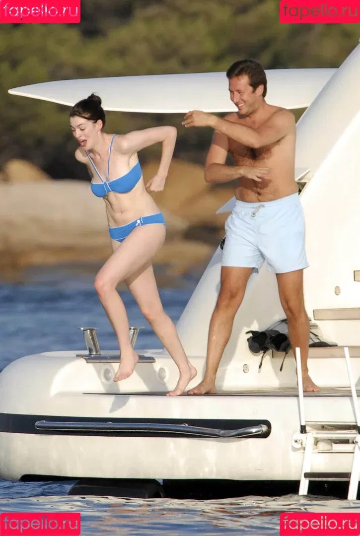 Anne Hathaway / ahathawaynews / annehathaway / heatherannie Onlyfans Photo Gallery 