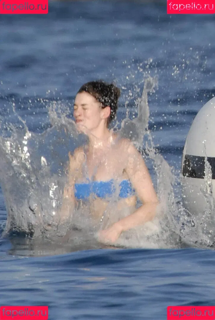 Anne Hathaway / ahathawaynews / annehathaway / heatherannie Onlyfans Photo Gallery 