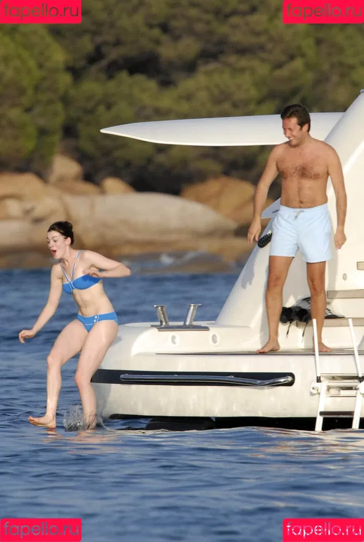Anne Hathaway / ahathawaynews / annehathaway / heatherannie Onlyfans Photo Gallery 
