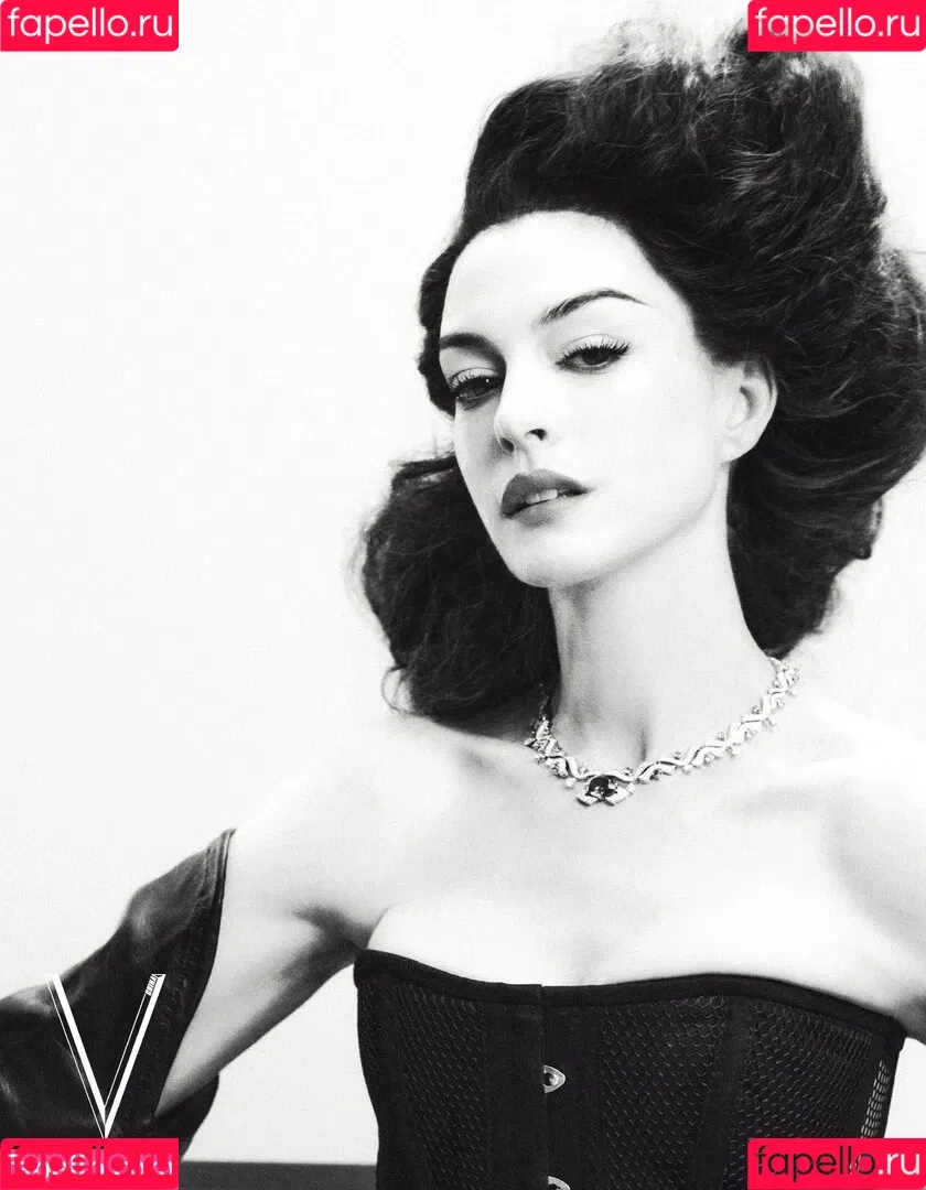 Anne Hathaway / ahathawaynews / annehathaway / heatherannie Onlyfans Photo Gallery 