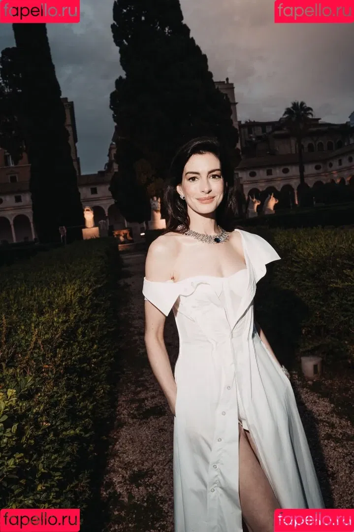 Anne Hathaway / ahathawaynews / annehathaway / heatherannie Onlyfans Photo Gallery 