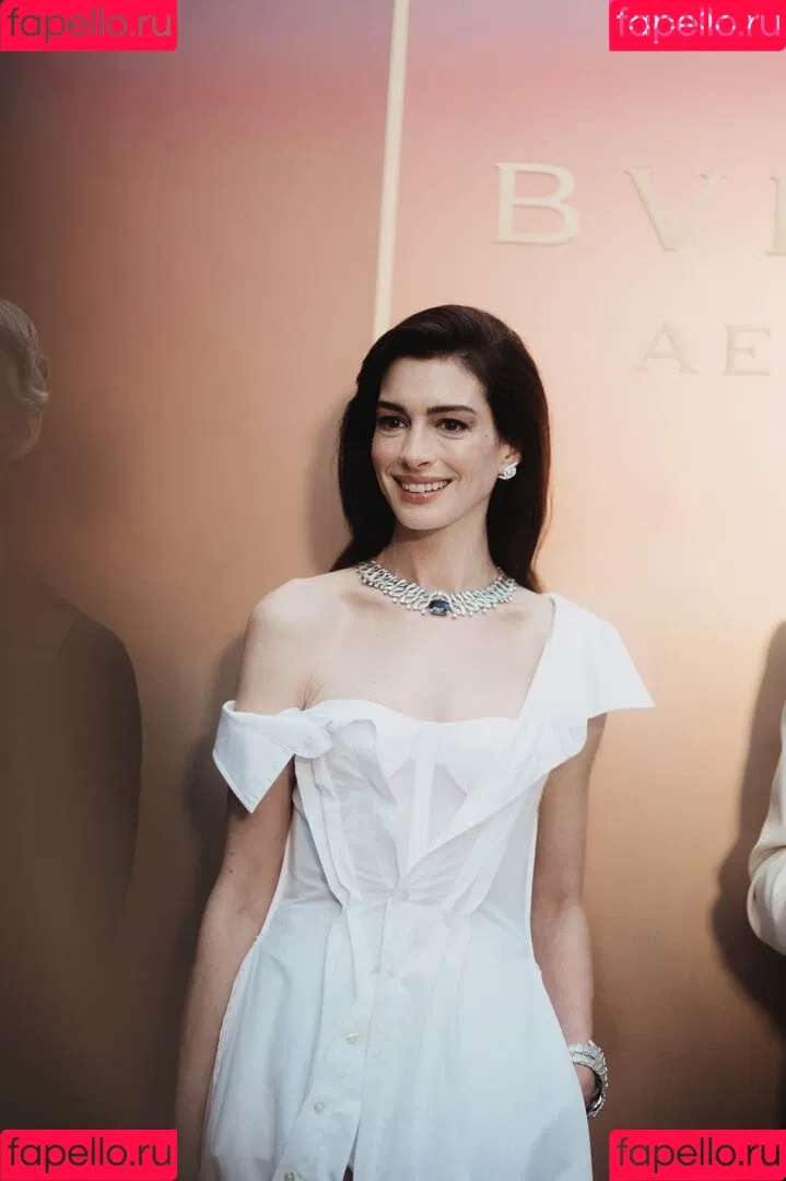 Anne Hathaway / ahathawaynews / annehathaway / heatherannie Onlyfans Photo Gallery 