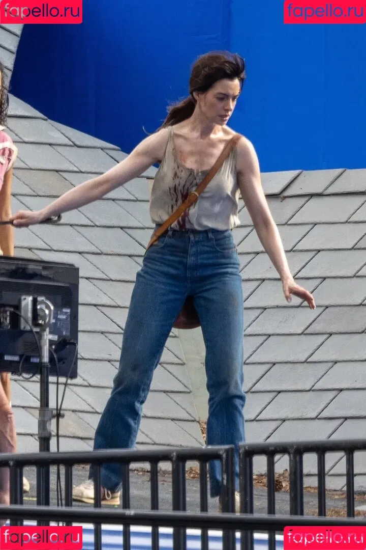 Anne Hathaway / ahathawaynews / annehathaway / heatherannie Onlyfans Photo Gallery 