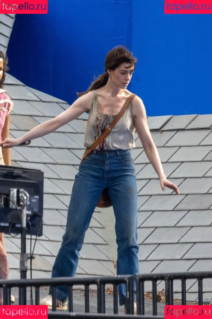 Anne Hathaway / ahathawaynews / annehathaway / heatherannie Onlyfans Photo Gallery 