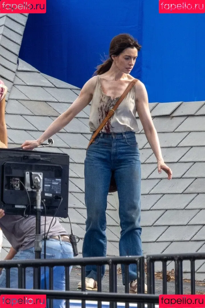 Anne Hathaway / ahathawaynews / annehathaway / heatherannie Onlyfans Photo Gallery 