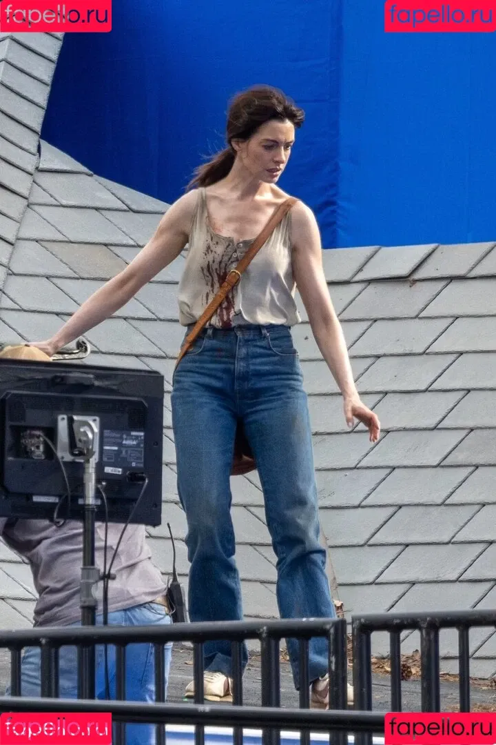 Anne Hathaway / ahathawaynews / annehathaway / heatherannie Onlyfans Photo Gallery 