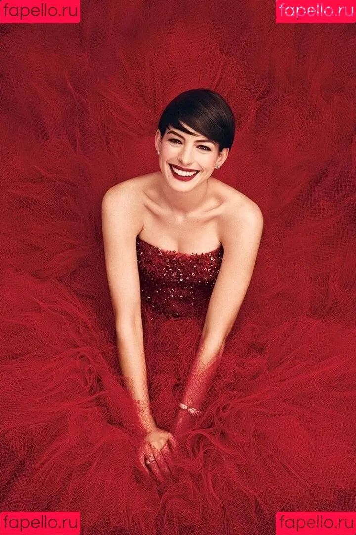 Anne Hathaway / ahathawaynews / annehathaway / heatherannie Onlyfans Photo Gallery 