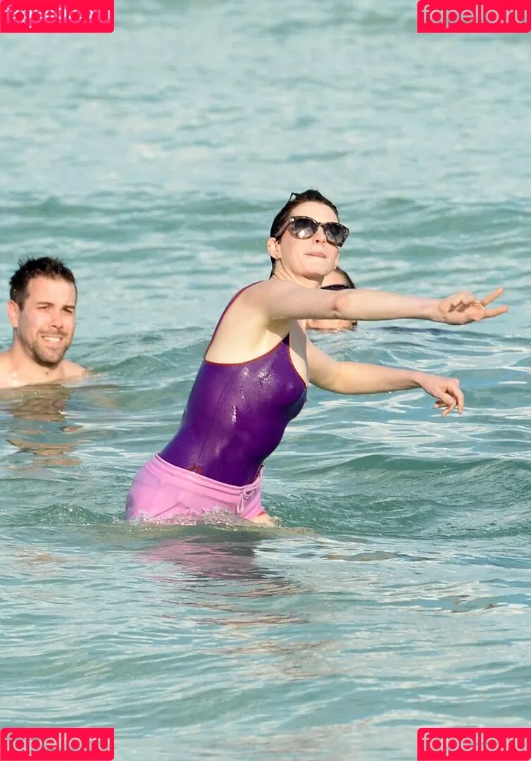 Anne Hathaway / ahathawaynews / annehathaway / heatherannie Onlyfans Photo Gallery 
