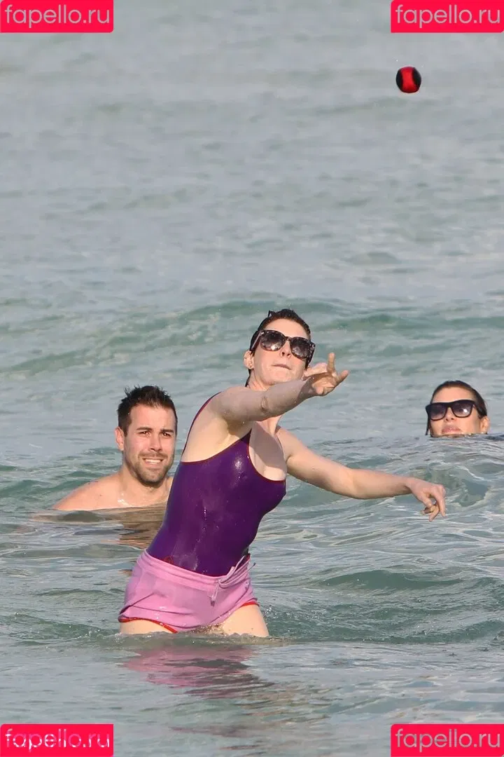 Anne Hathaway / ahathawaynews / annehathaway / heatherannie Onlyfans Photo Gallery 