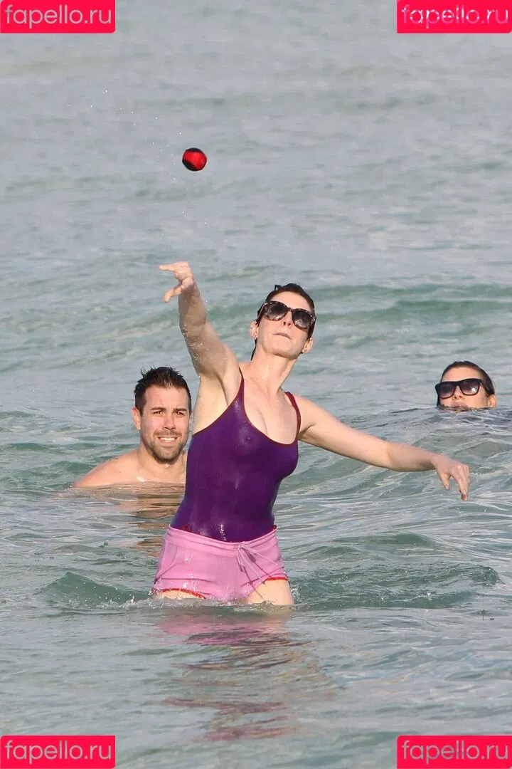 Anne Hathaway / ahathawaynews / annehathaway / heatherannie Onlyfans Photo Gallery 