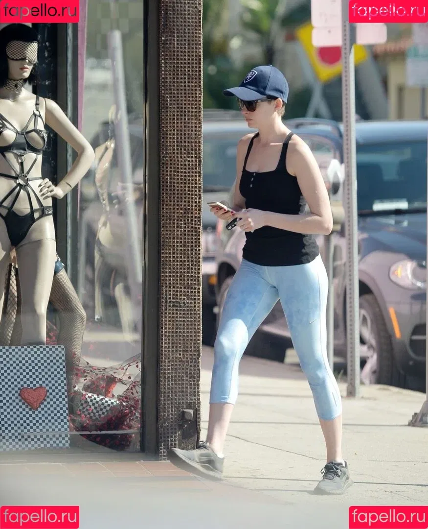 Anne Hathaway / ahathawaynews / annehathaway / heatherannie Onlyfans Photo Gallery 