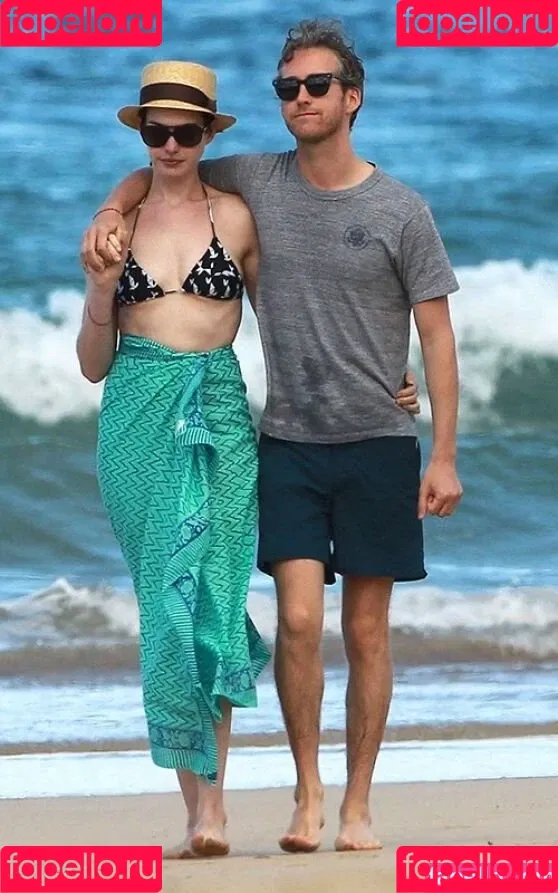 Anne Hathaway / ahathawaynews / annehathaway / heatherannie Onlyfans Photo Gallery 