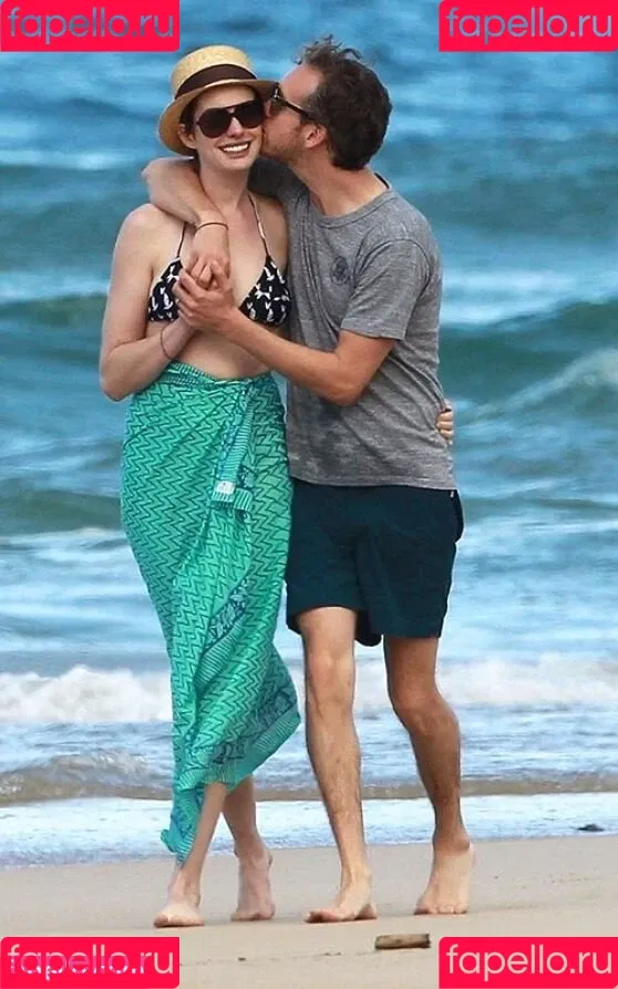 Anne Hathaway / ahathawaynews / annehathaway / heatherannie Onlyfans Photo Gallery 