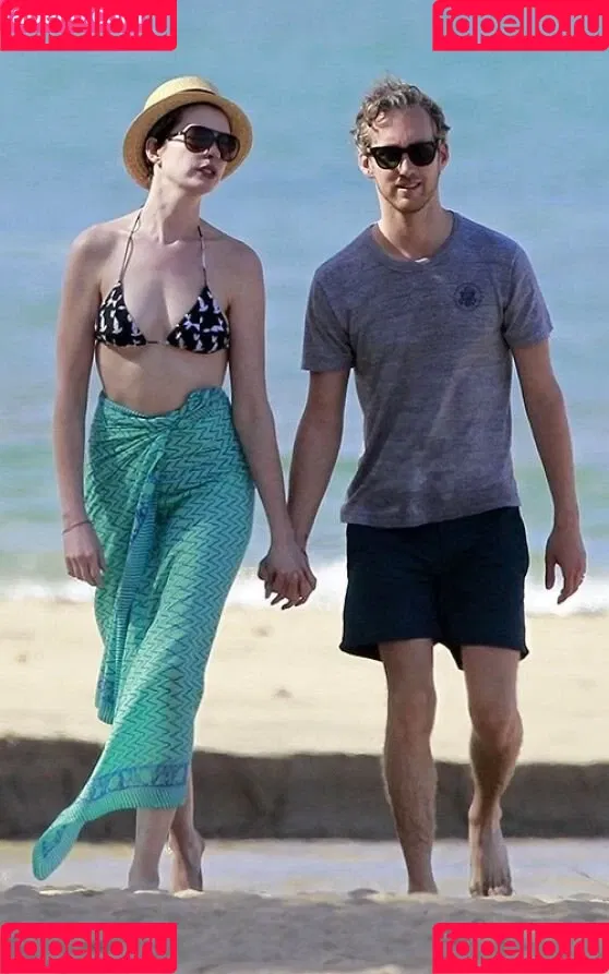 Anne Hathaway / ahathawaynews / annehathaway / heatherannie Onlyfans Photo Gallery 