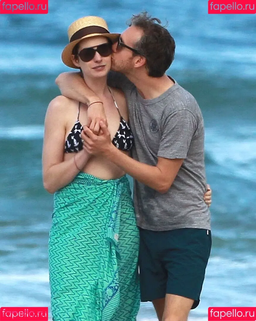Anne Hathaway / ahathawaynews / annehathaway / heatherannie Onlyfans Photo Gallery 