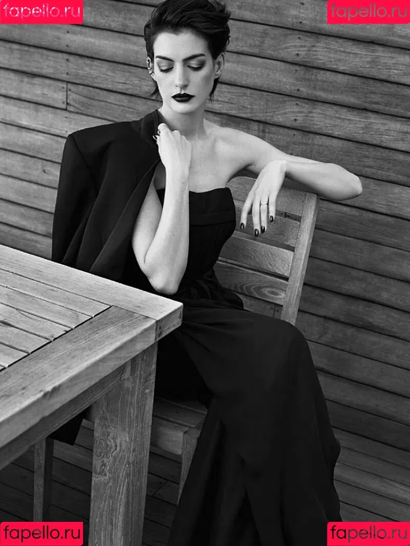 Anne Hathaway / ahathawaynews / annehathaway / heatherannie Onlyfans Photo Gallery 