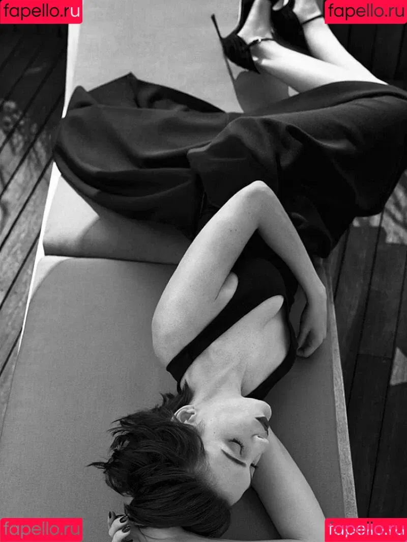 Anne Hathaway / ahathawaynews / annehathaway / heatherannie Onlyfans Photo Gallery 