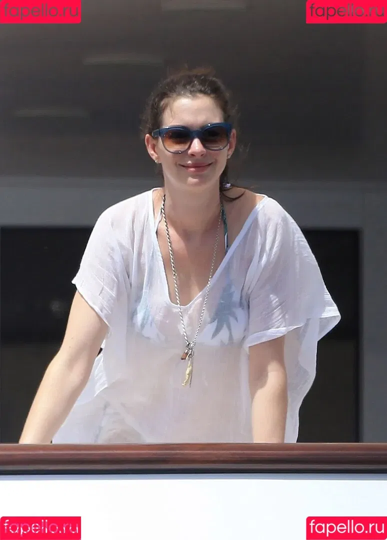 Anne Hathaway / ahathawaynews / annehathaway / heatherannie Onlyfans Photo Gallery 