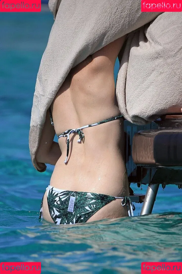 Anne Hathaway / ahathawaynews / annehathaway / heatherannie Onlyfans Photo Gallery 
