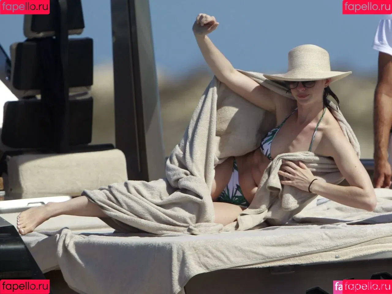 Anne Hathaway / ahathawaynews / annehathaway / heatherannie Onlyfans Photo Gallery 