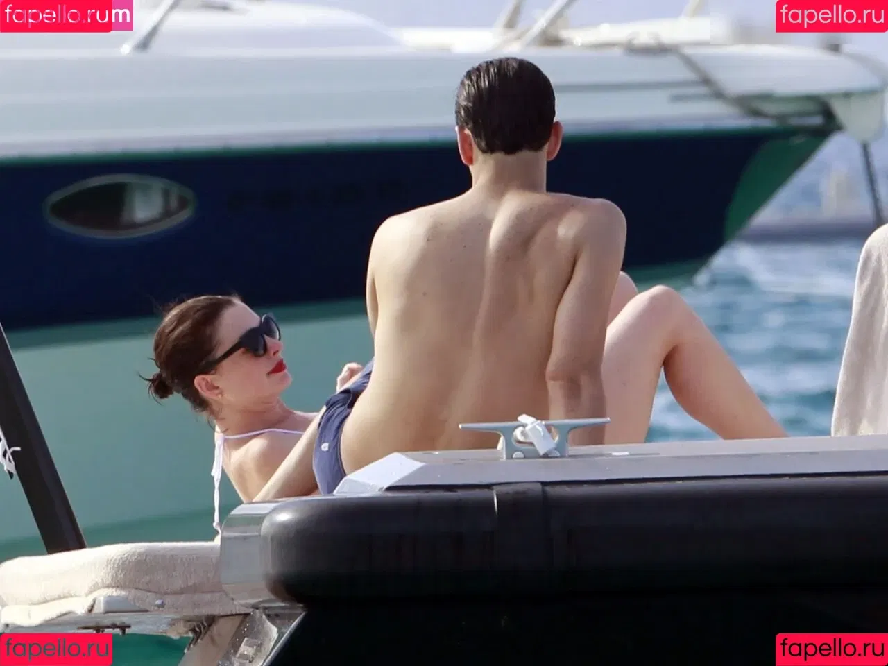 Anne Hathaway / ahathawaynews / annehathaway / heatherannie Onlyfans Photo Gallery 