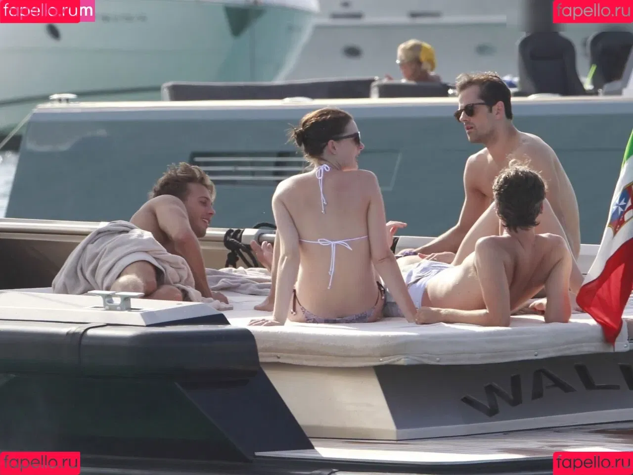 Anne Hathaway / ahathawaynews / annehathaway / heatherannie Onlyfans Photo Gallery 