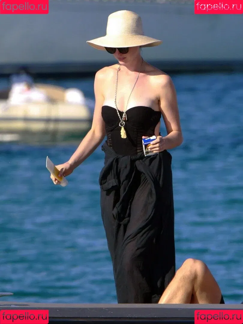Anne Hathaway / ahathawaynews / annehathaway / heatherannie Onlyfans Photo Gallery 